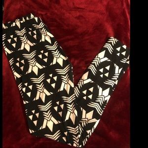 Tribal leggings 😍